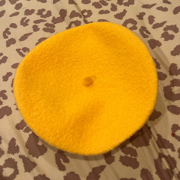 Trixie Cosmetics Beret. - Picture 8 of 13